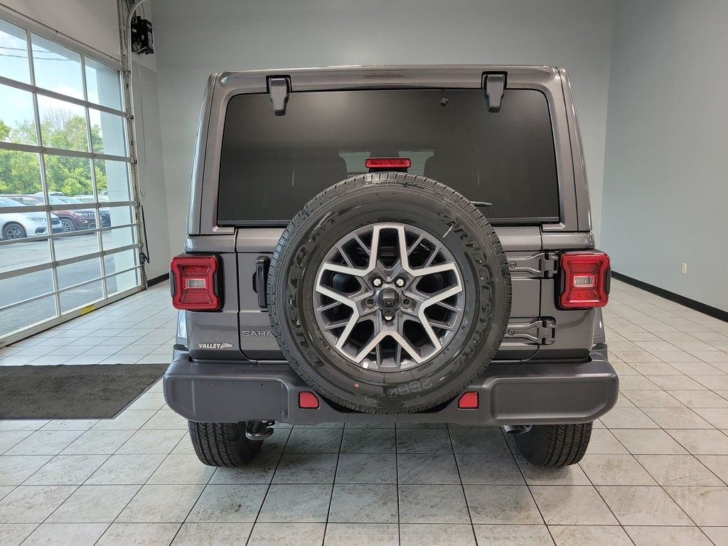 2025 Jeep Wrangler Sahara photo 4