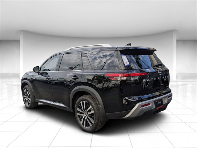 2025 Nissan Pathfinder Platinum photo 2