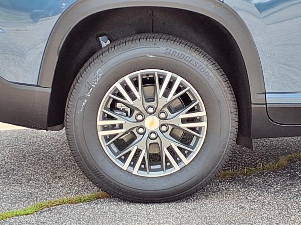 2025 Chevrolet Traverse photo 3