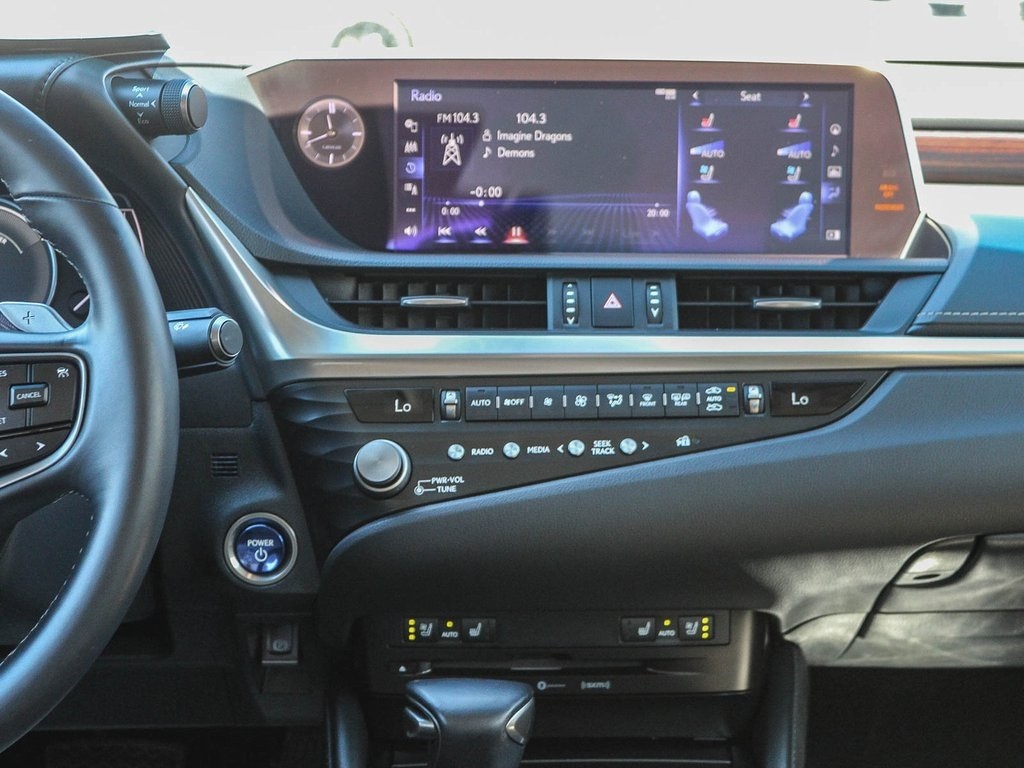 2021 Lexus ES 300h photo 11