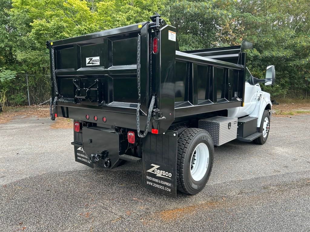 2025 Ford F-750 Base photo 4