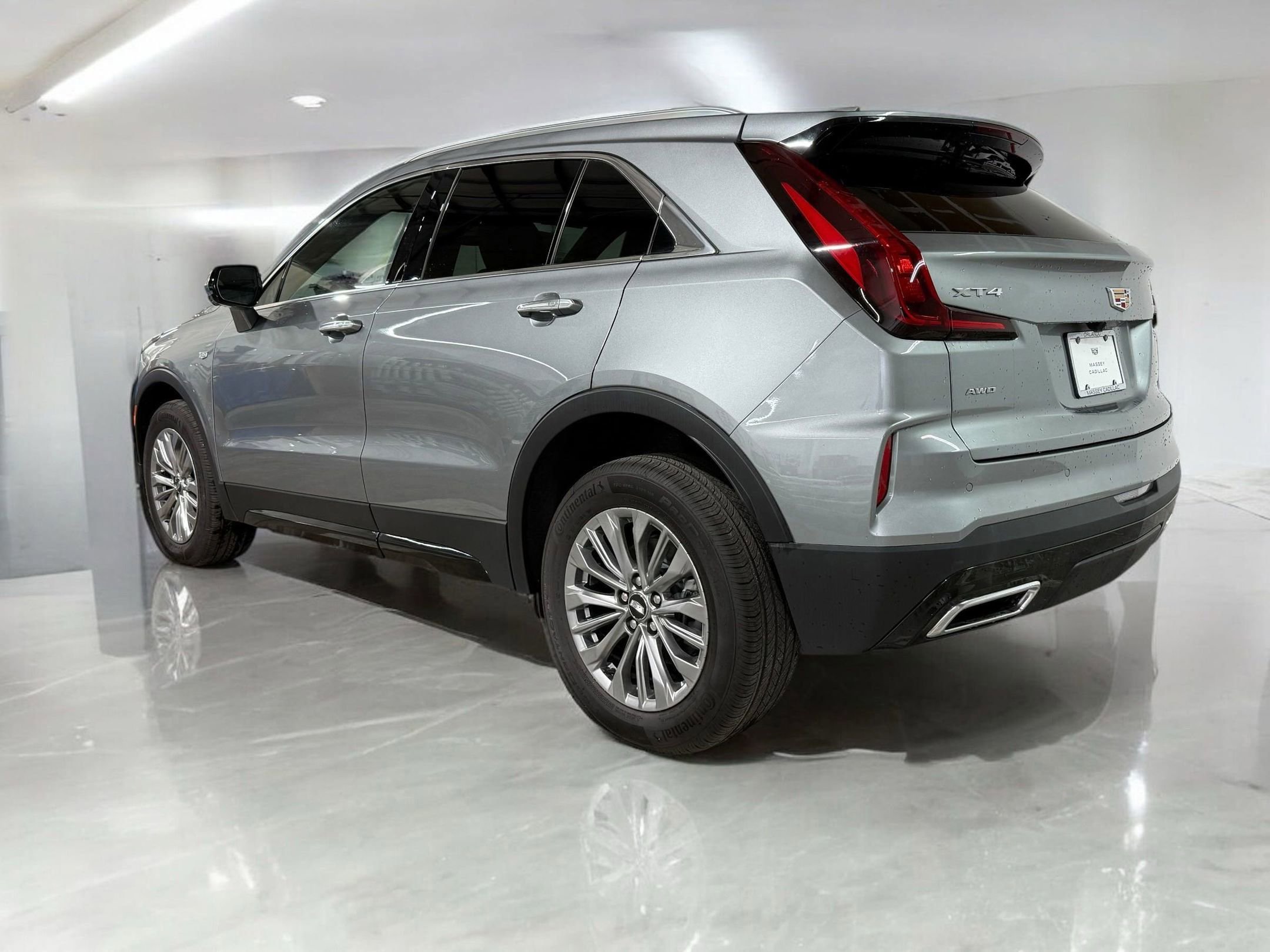 2025 Cadillac XT4 Premium Luxury photo 2