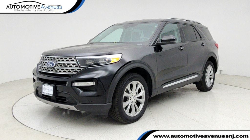 2023 Ford Explorer Limited's photo