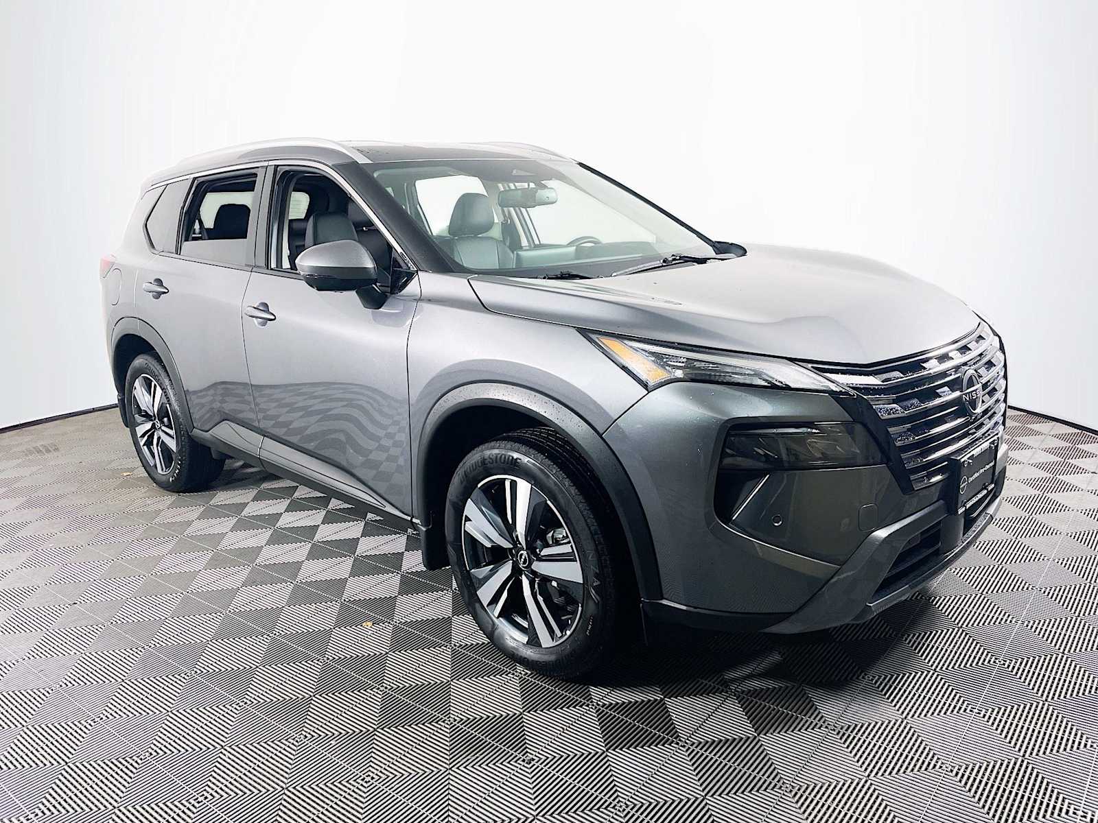 2024 Nissan Rogue SL photo 3