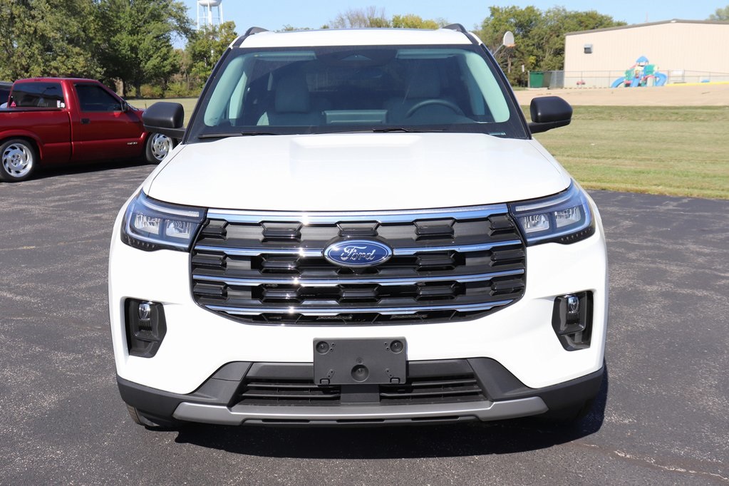 2025 Ford Explorer photo 4