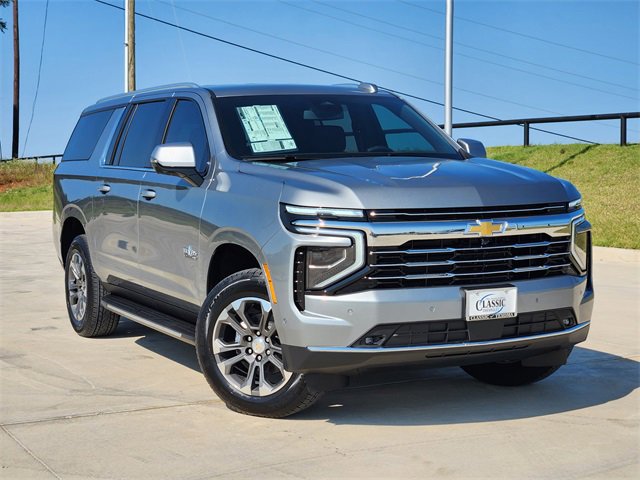 2026 Chevrolet Suburban LT's photo