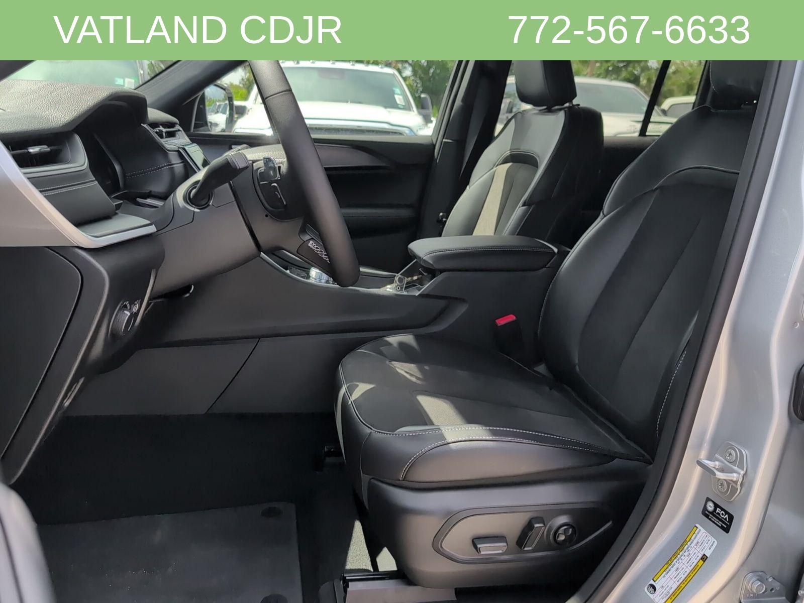 2025 Jeep Grand Cherokee Laredo Altitude photo 22