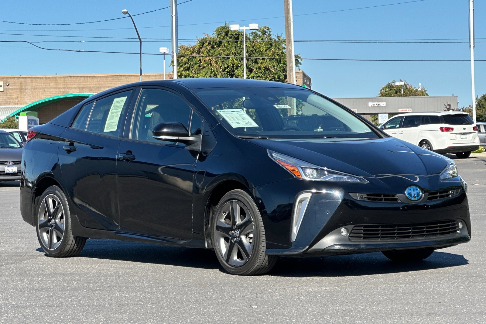 2022 Toyota Prius L Eco photo 2