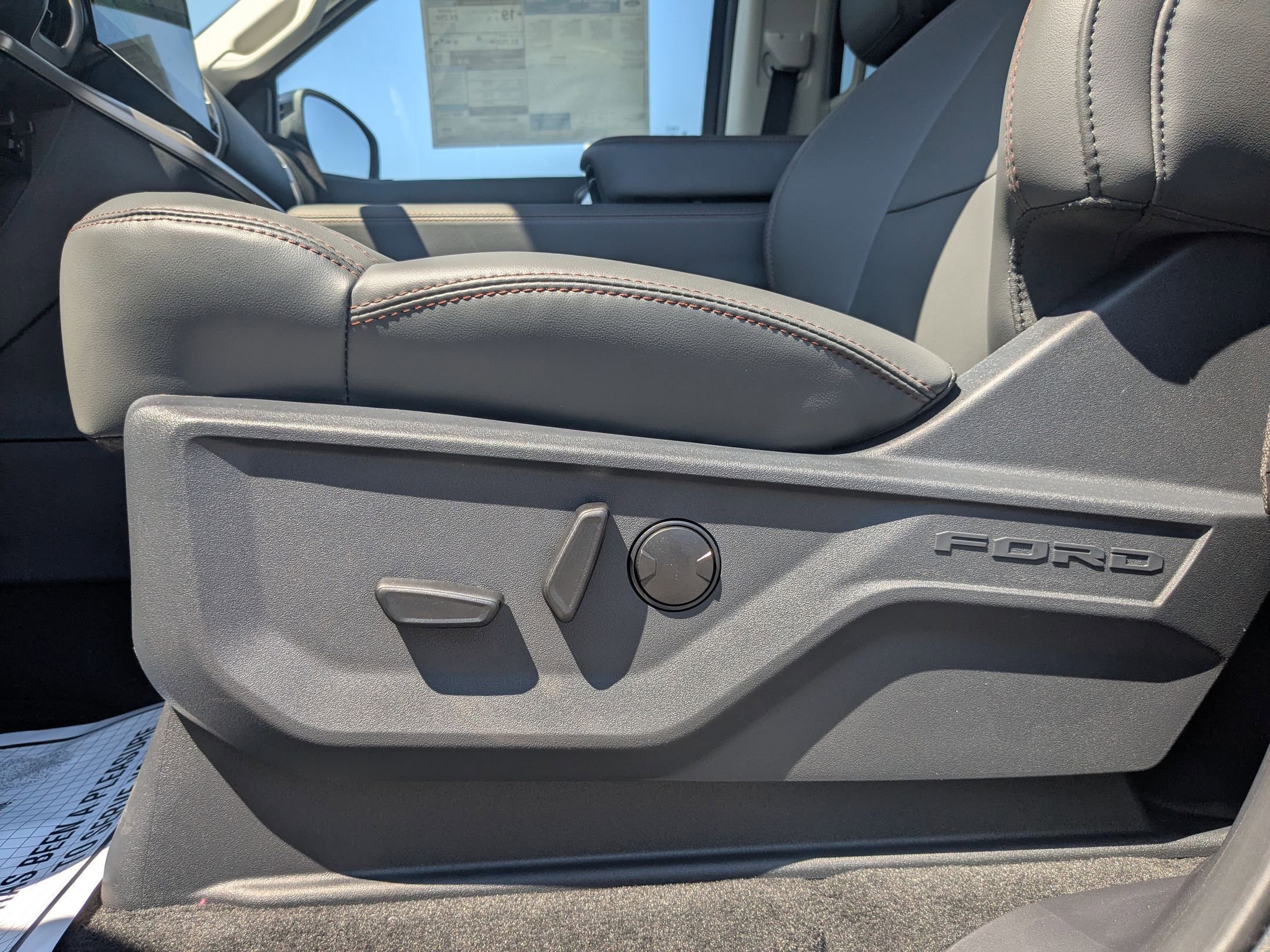 2025 Ford Expedition MAX photo 14