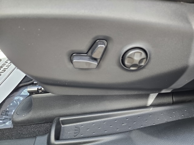 2026 Chrysler Pacifica photo 15