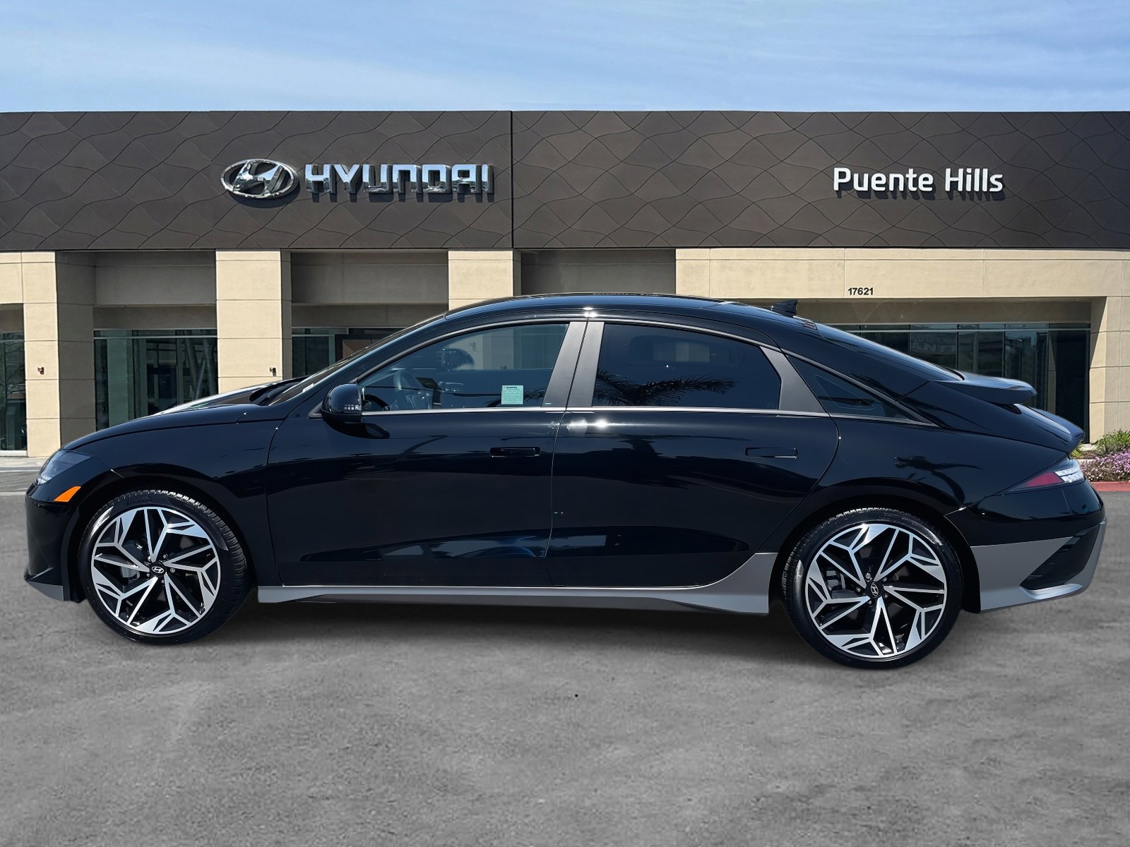 2025 Hyundai Ioniq 6 SEL photo 3