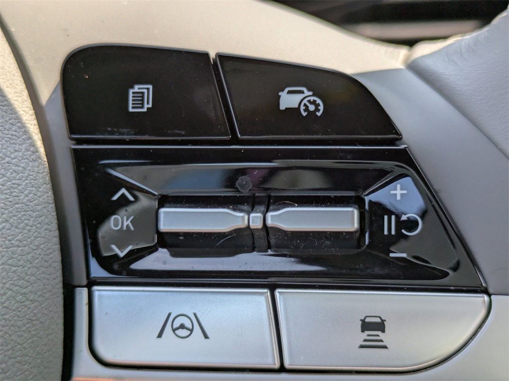 2024 Hyundai Elantra SEL Convenience photo 23