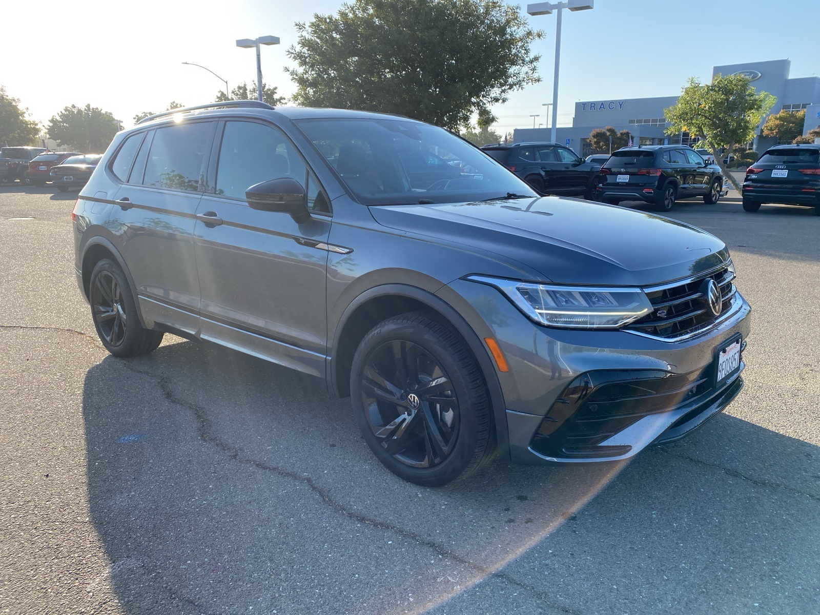 2023 Volkswagen Tiguan SE R-Line Black photo 3