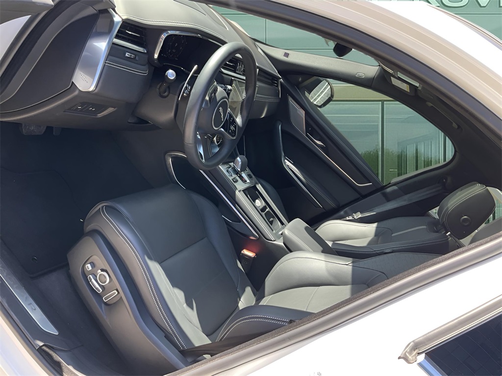 2025 Jaguar F-PACE P250 R-Dynamic S photo 12