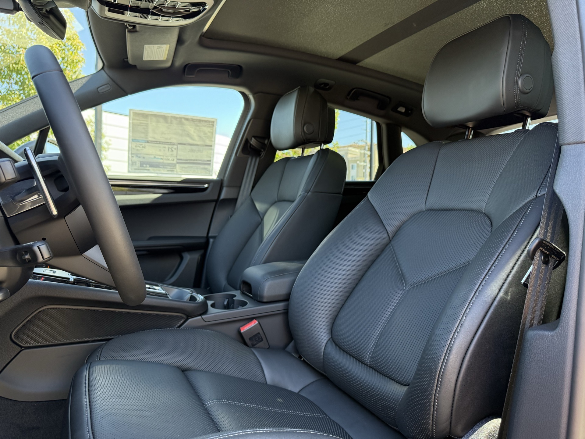 2026 Porsche Macan T photo 3