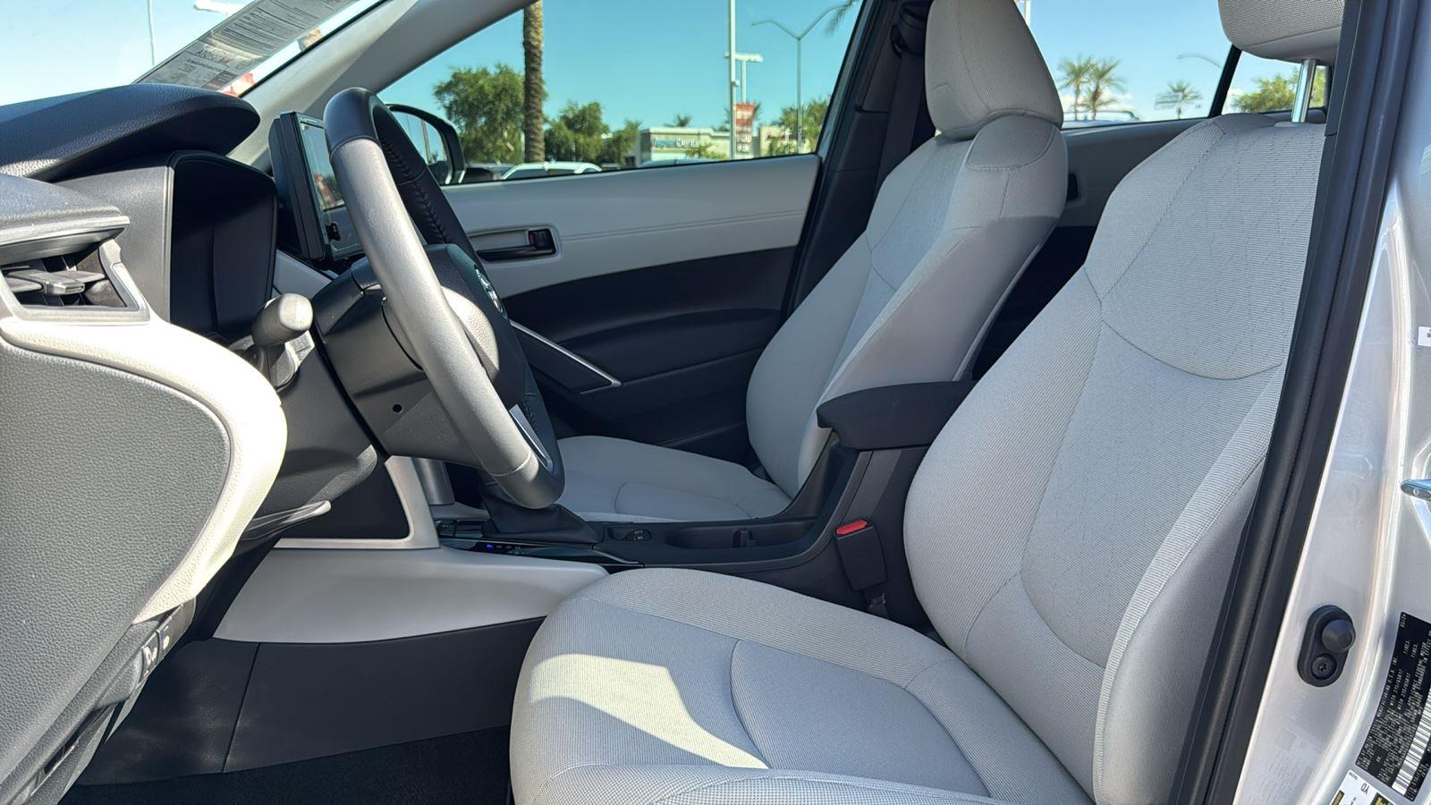 2024 Toyota Corolla Cross LE photo 23