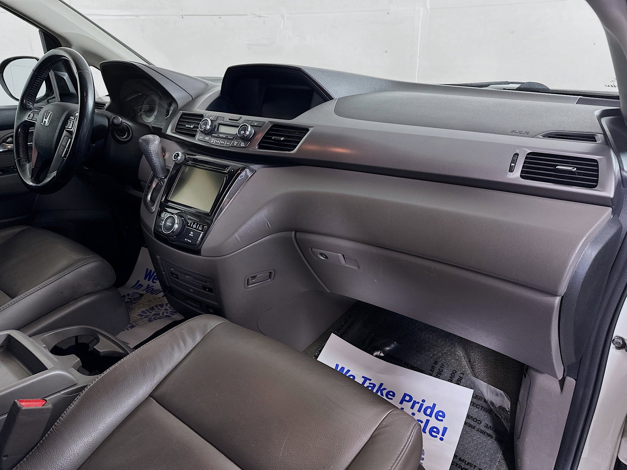 2014 Honda Odyssey Touring photo 28