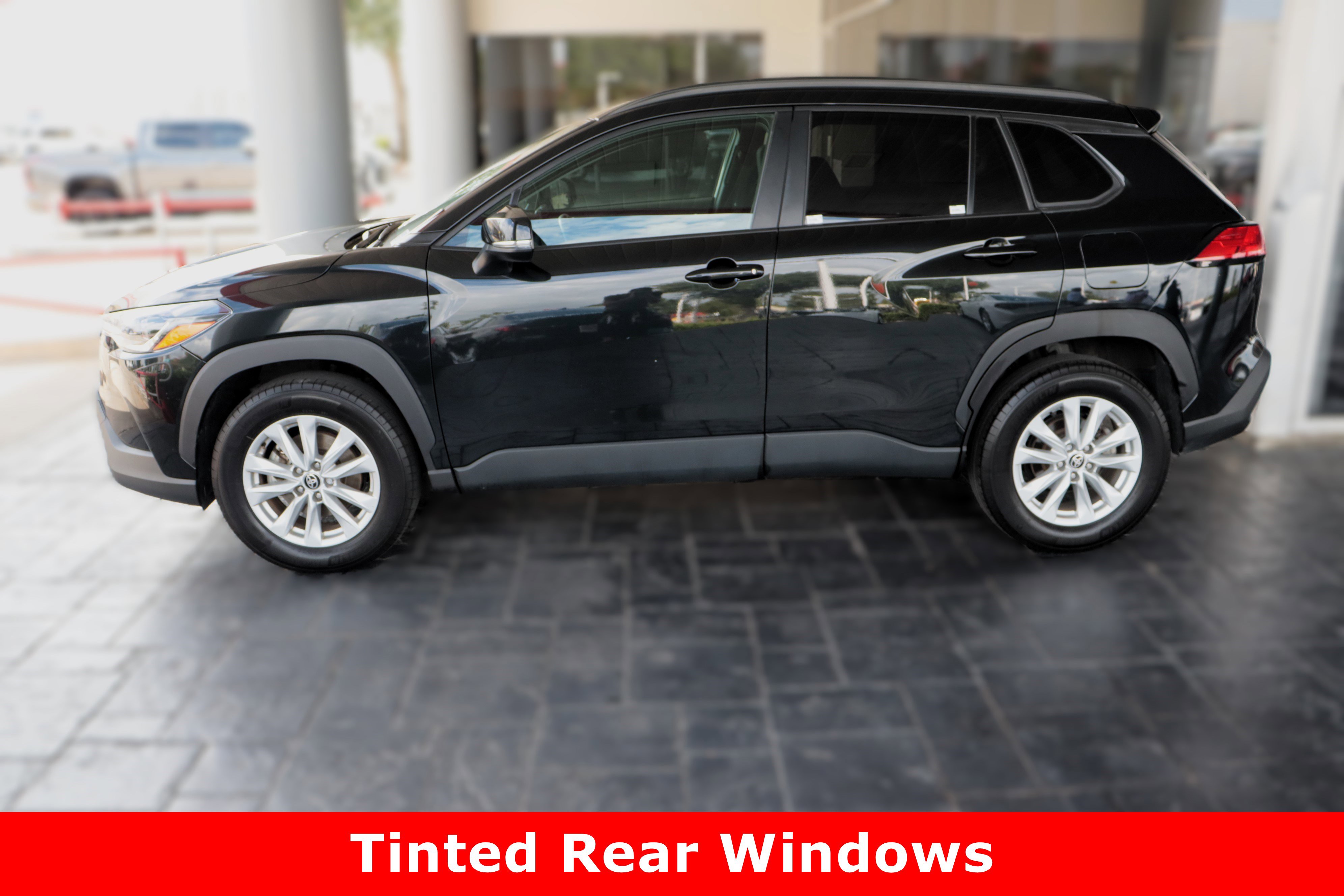 2024 Toyota Corolla Cross LE photo 2