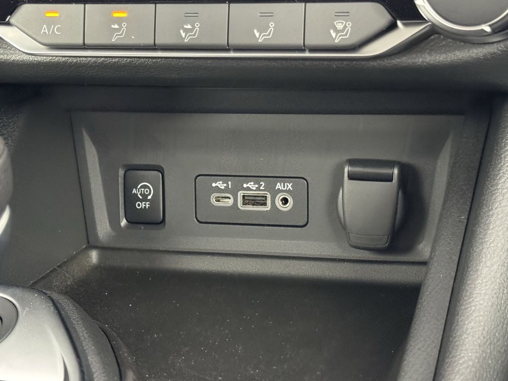 2025 Nissan Sentra SV photo 27