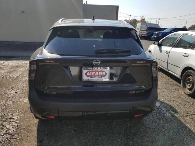 2025 Nissan Kicks SR photo 3