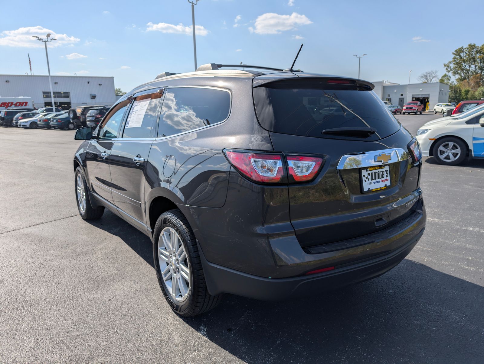 2014 Chevrolet Traverse 1LT photo 3