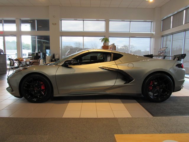 2022 Chevrolet Corvette Stingray 2LT photo 2
