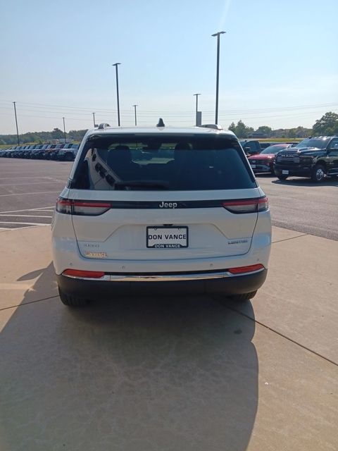 2022 Jeep Grand Cherokee Limited photo 4