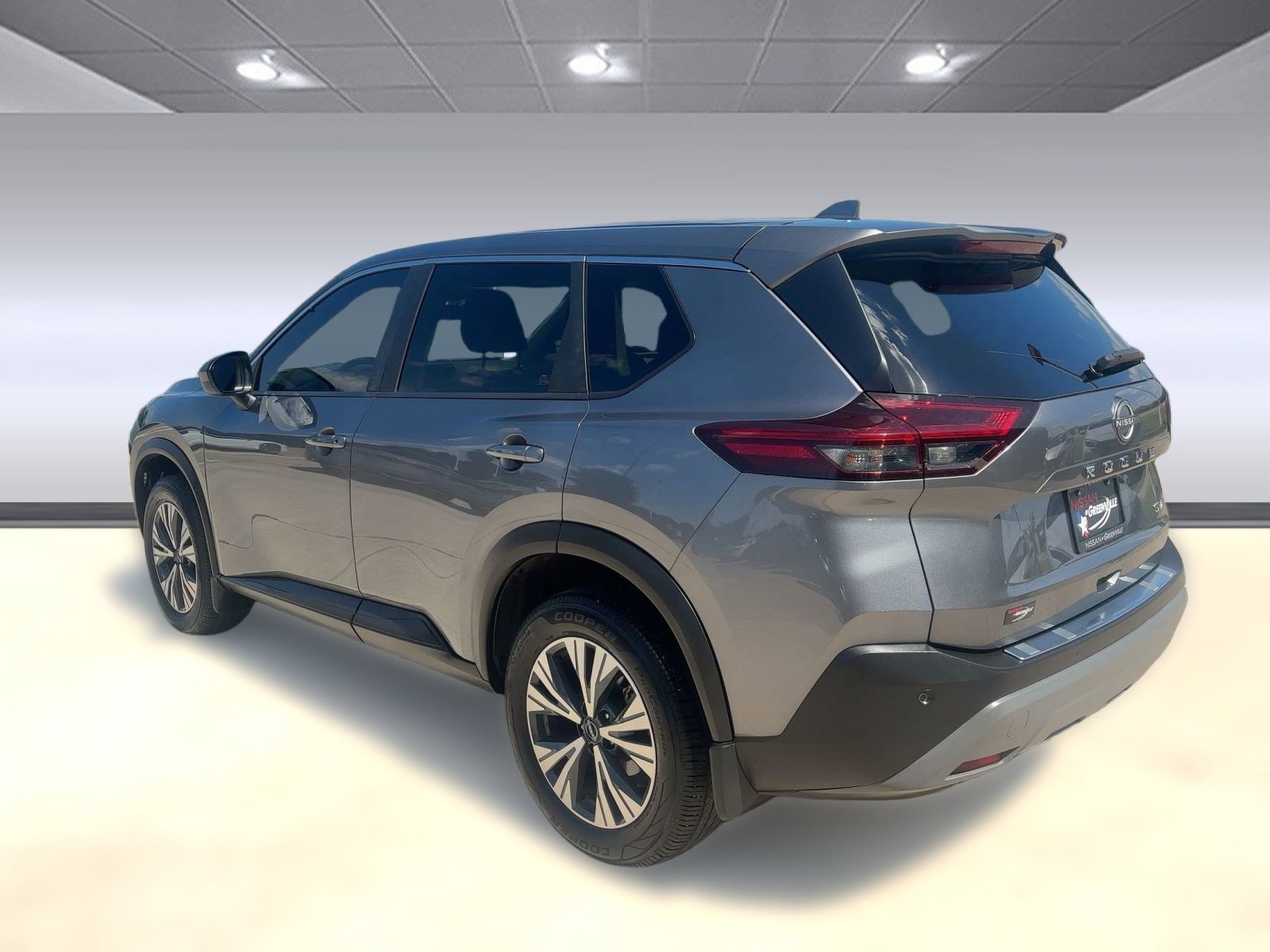 2023 Nissan Rogue SV photo 3