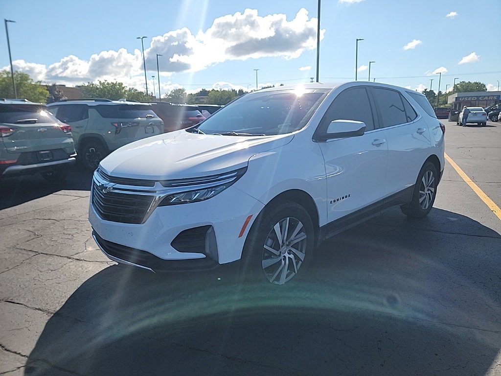 2024 Chevrolet Equinox LT photo 2