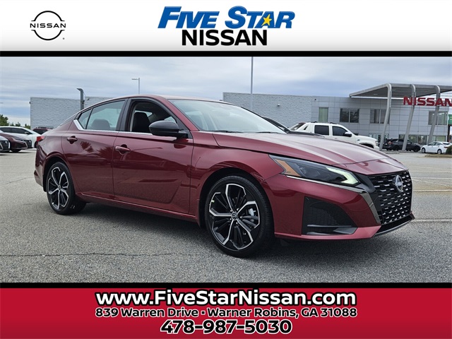 2025 Nissan Altima SR's photo