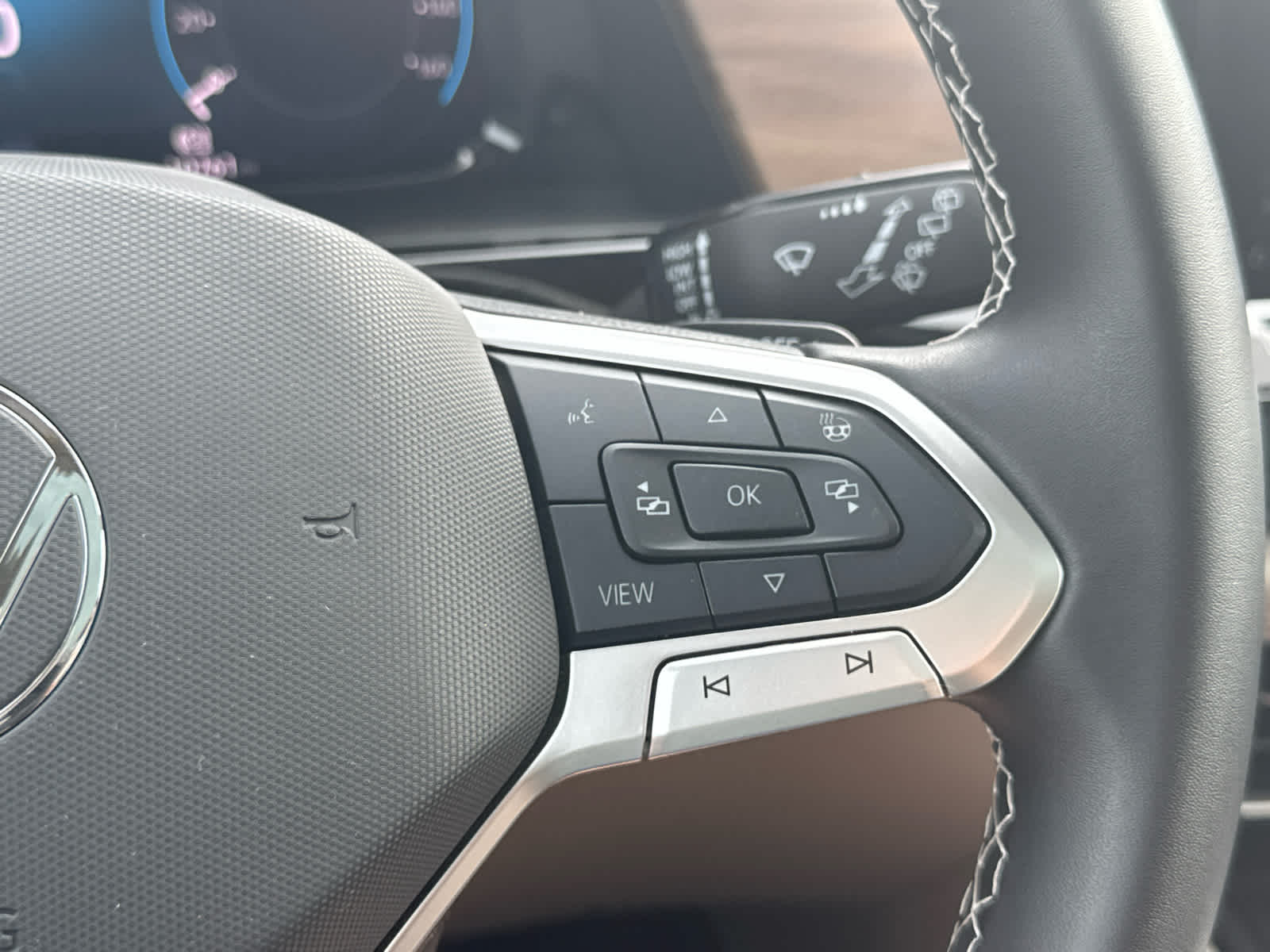 2025 Volkswagen Atlas SE Technology photo 24