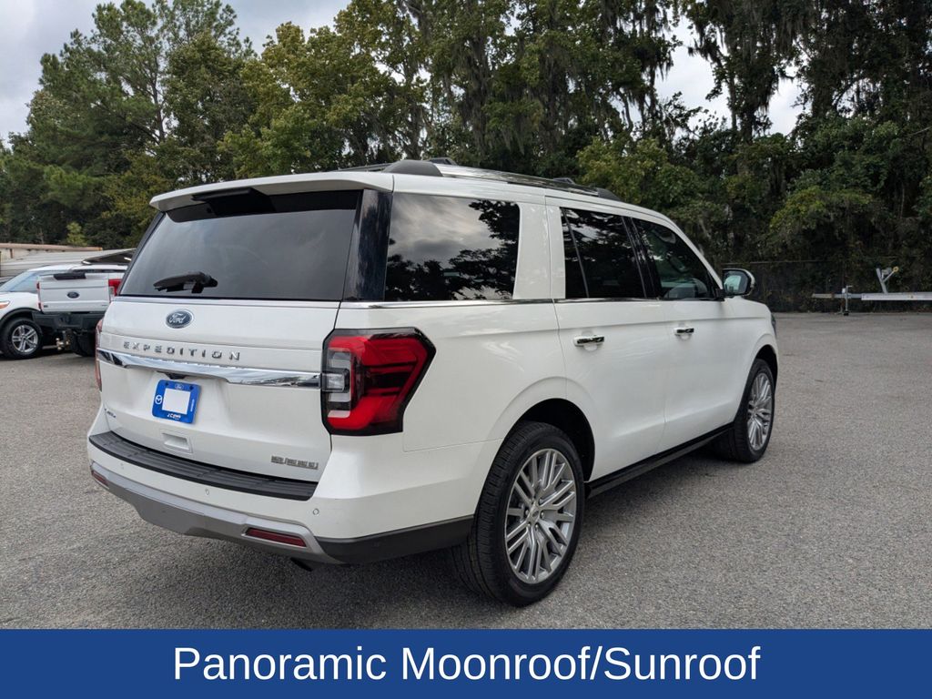 2022 Ford Expedition Limited photo 2
