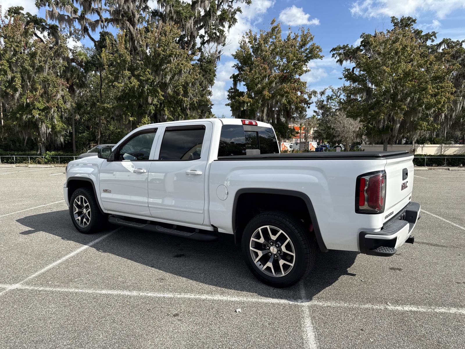 2017 Gmc Sierra 1500 SLT photo 2