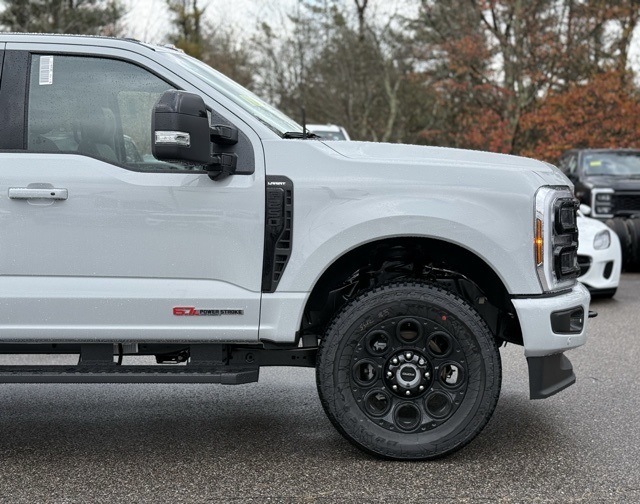 2026 Ford F-250 Lariat photo 2