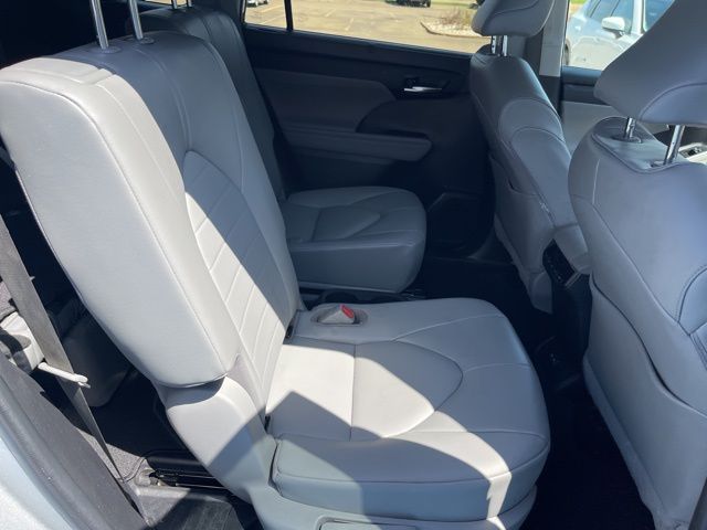 2022 Toyota Highlander XLE photo 23