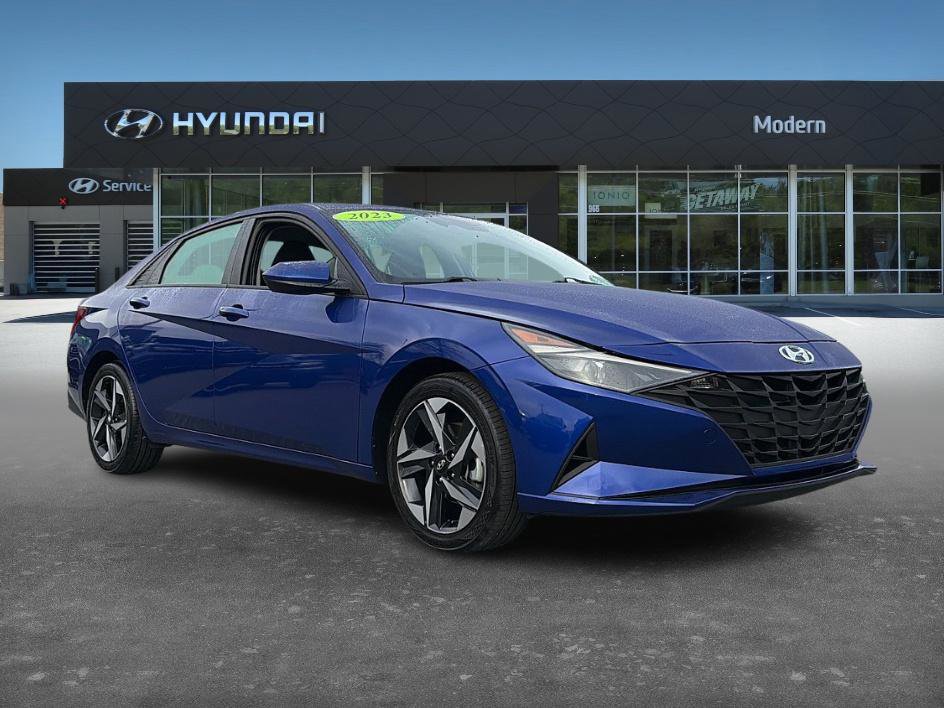 2023 Hyundai Elantra SEL photo 2