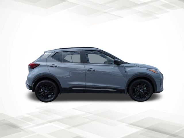 2024 Nissan Kicks SR photo 2