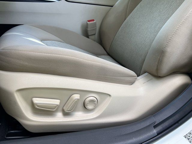 2024 Toyota Camry LE photo 4