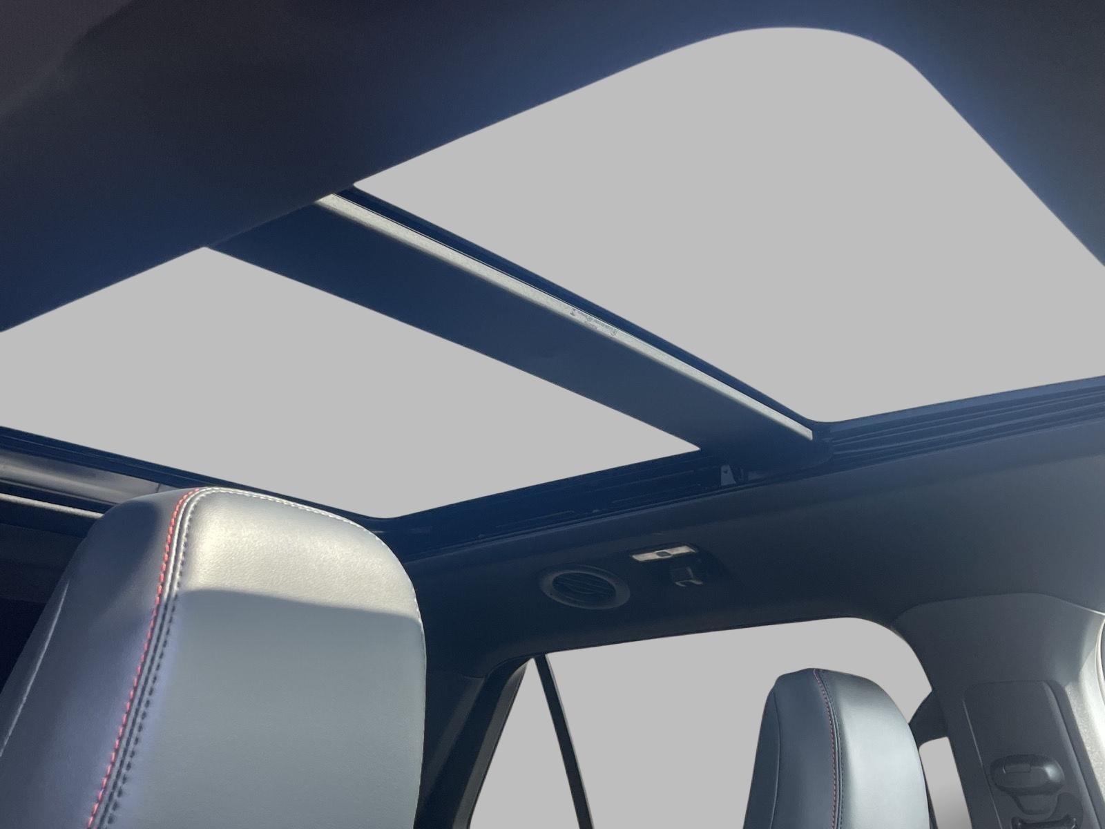 2025 Ford Explorer ST photo 16