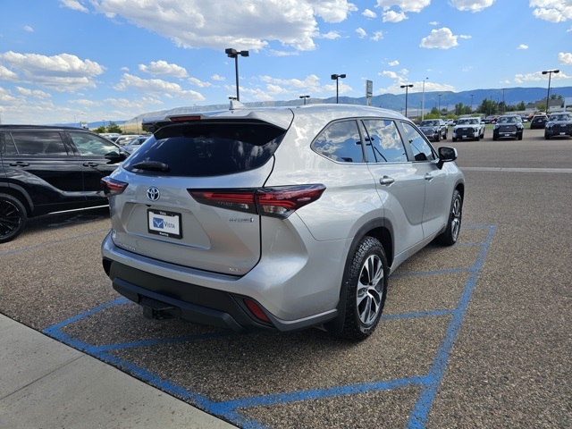 2024 Toyota Highlander Hybrid XLE photo 3