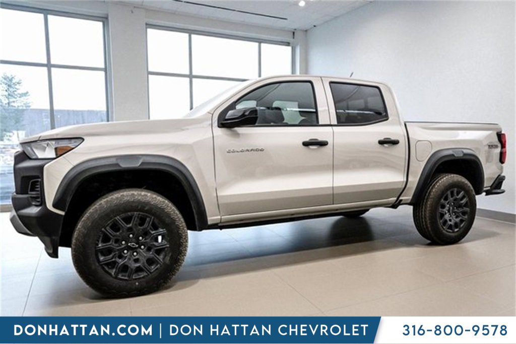 2026 Chevrolet Colorado Trail Boss photo 2