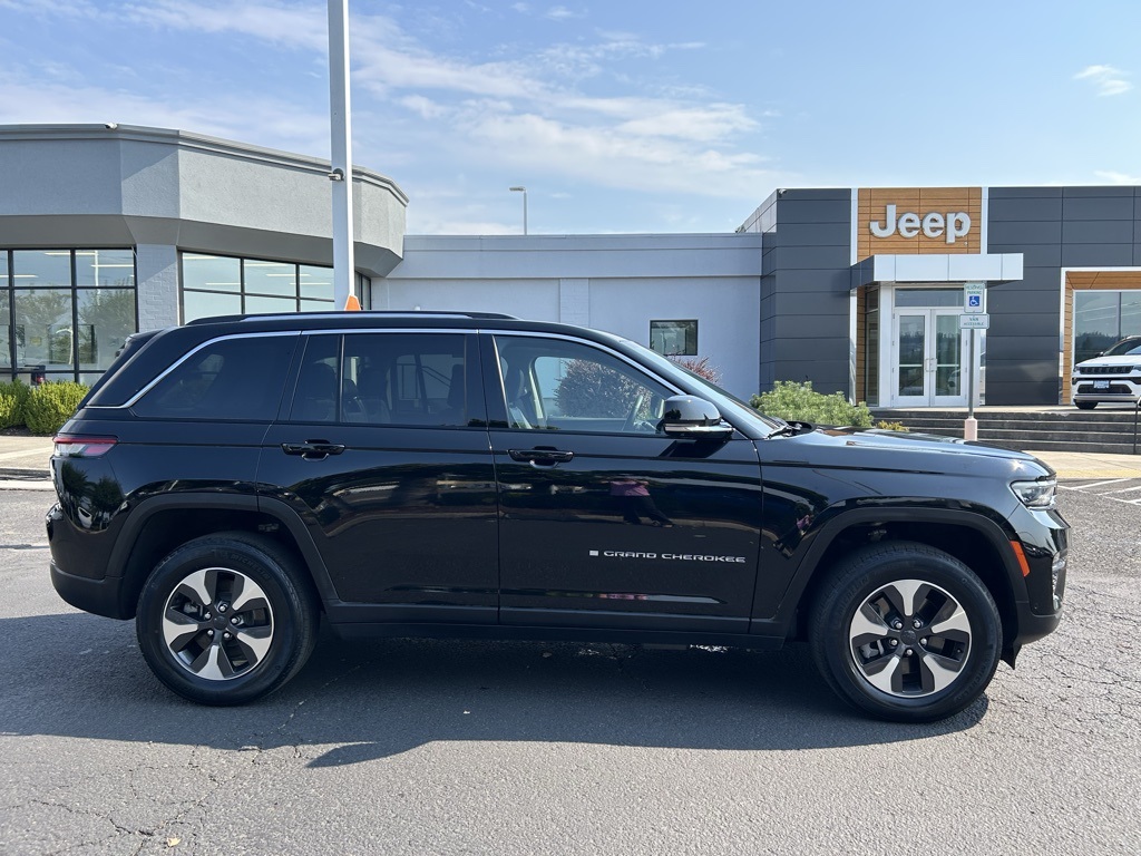 2022 Jeep Cherokee Limited 4xe photo 3