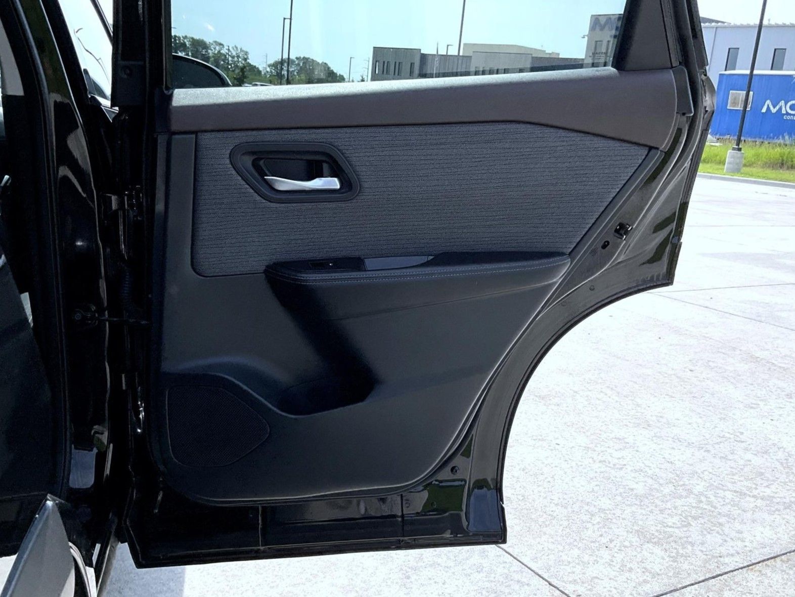 2021 Nissan Rogue SV photo 17