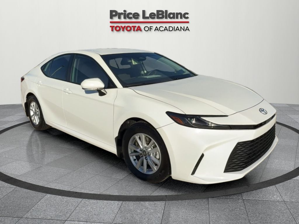 2025 Toyota Camry LE's photo