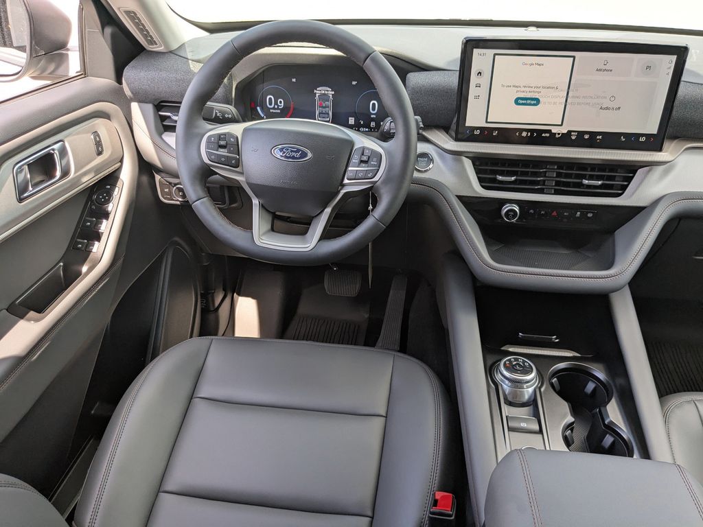 2025 Ford Explorer photo 17