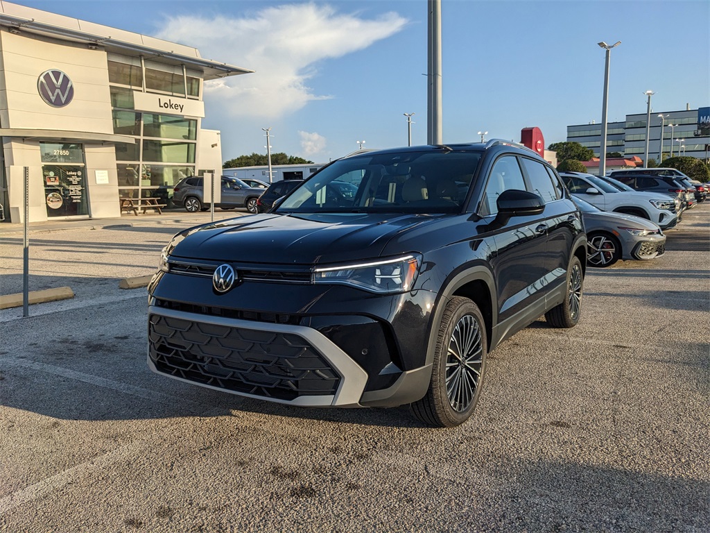 2025 Volkswagen Taos SE photo 3