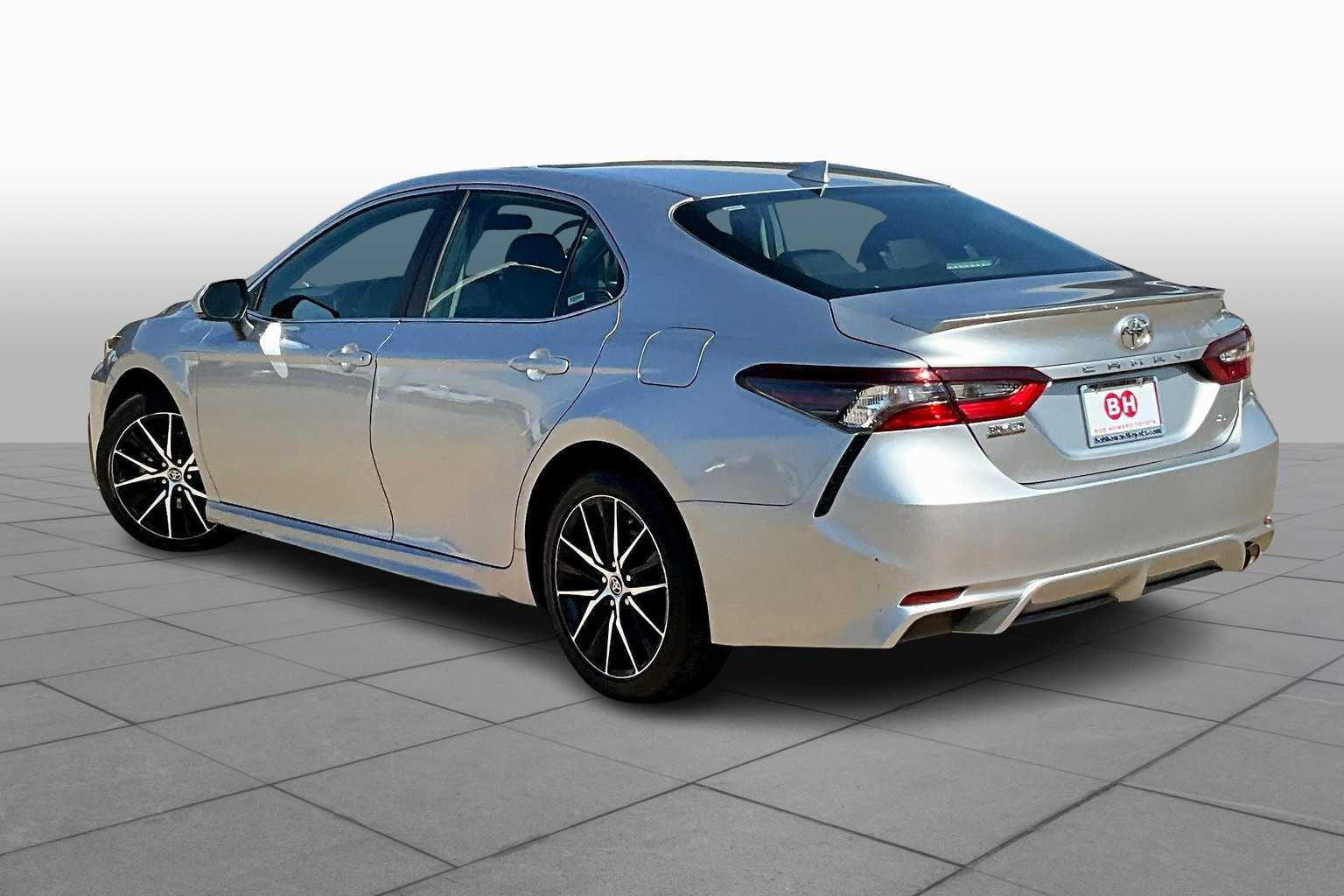 2023 Toyota Camry SE photo 10