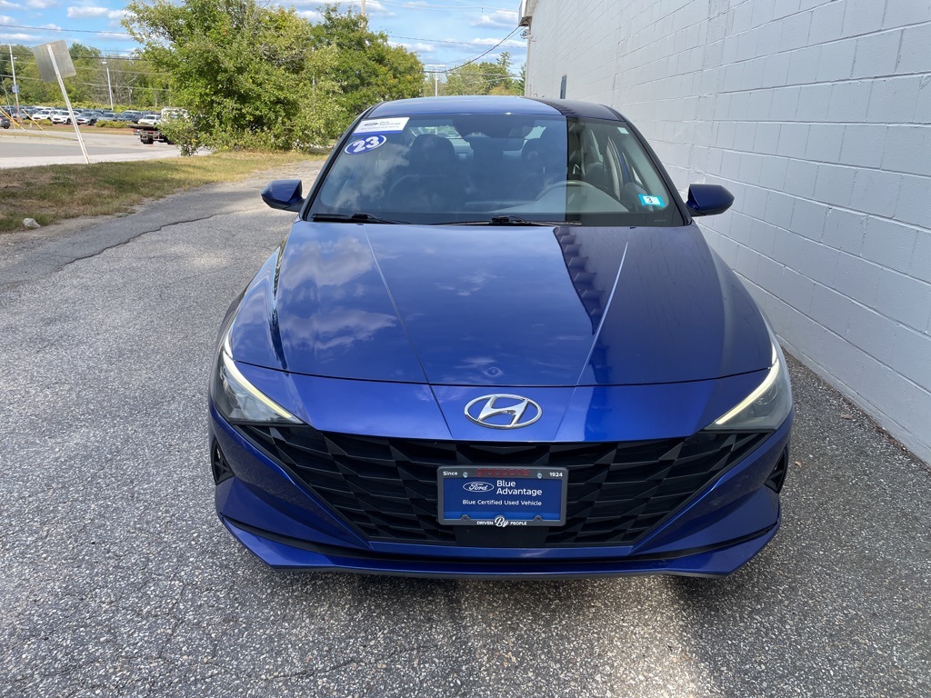 2023 Hyundai Elantra SEL Convenience photo 2