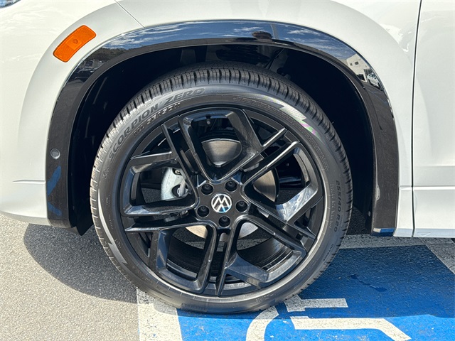 2025 Volkswagen Tiguan SE R-Line Black photo 9