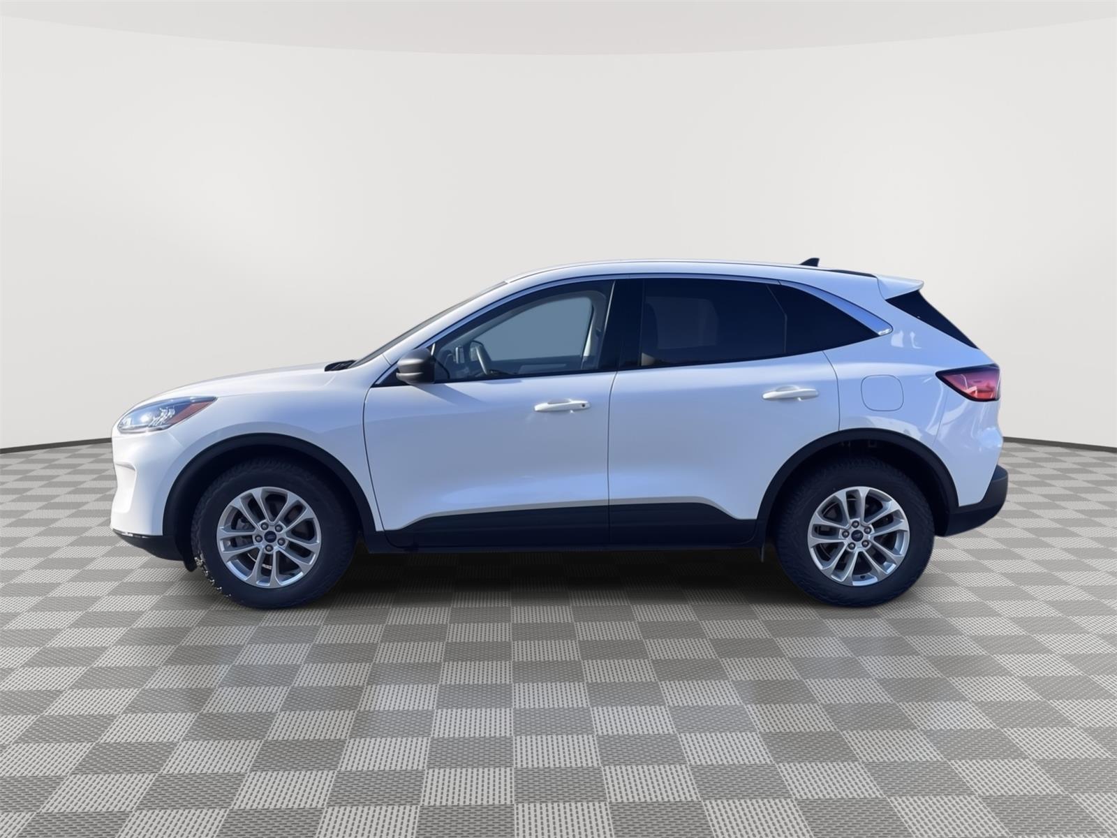 2022 Ford Escape SE photo 2